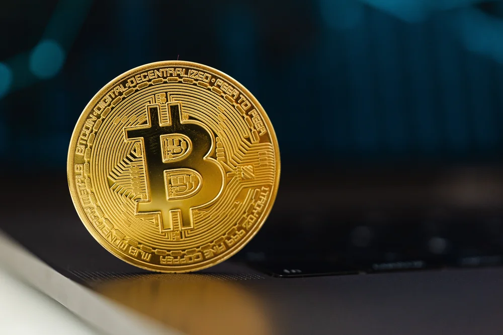 عملة البيتكوين تنخفض إلى ما يقرب من 19 ألف دولار مع تجديد الاحتياط الفيدرالي لتحذيرات التضخم